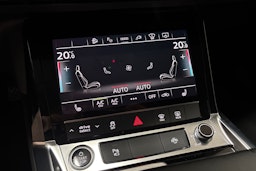 musta Audi e-tron 2023 kuva 33.