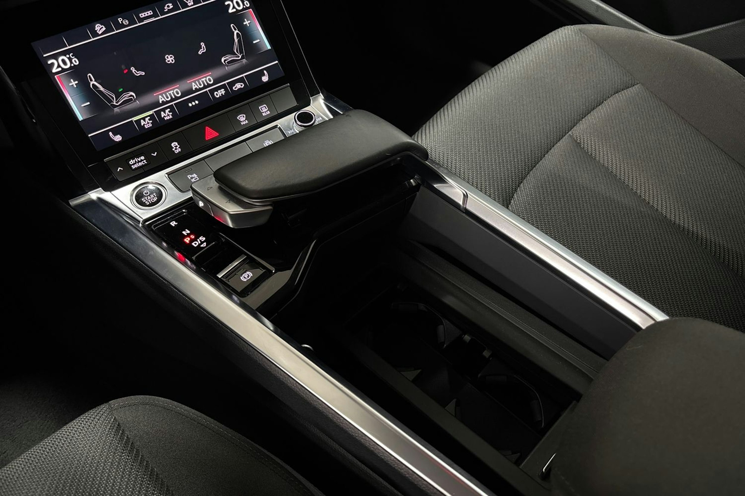 musta Audi e-tron 2023 kuva 34.