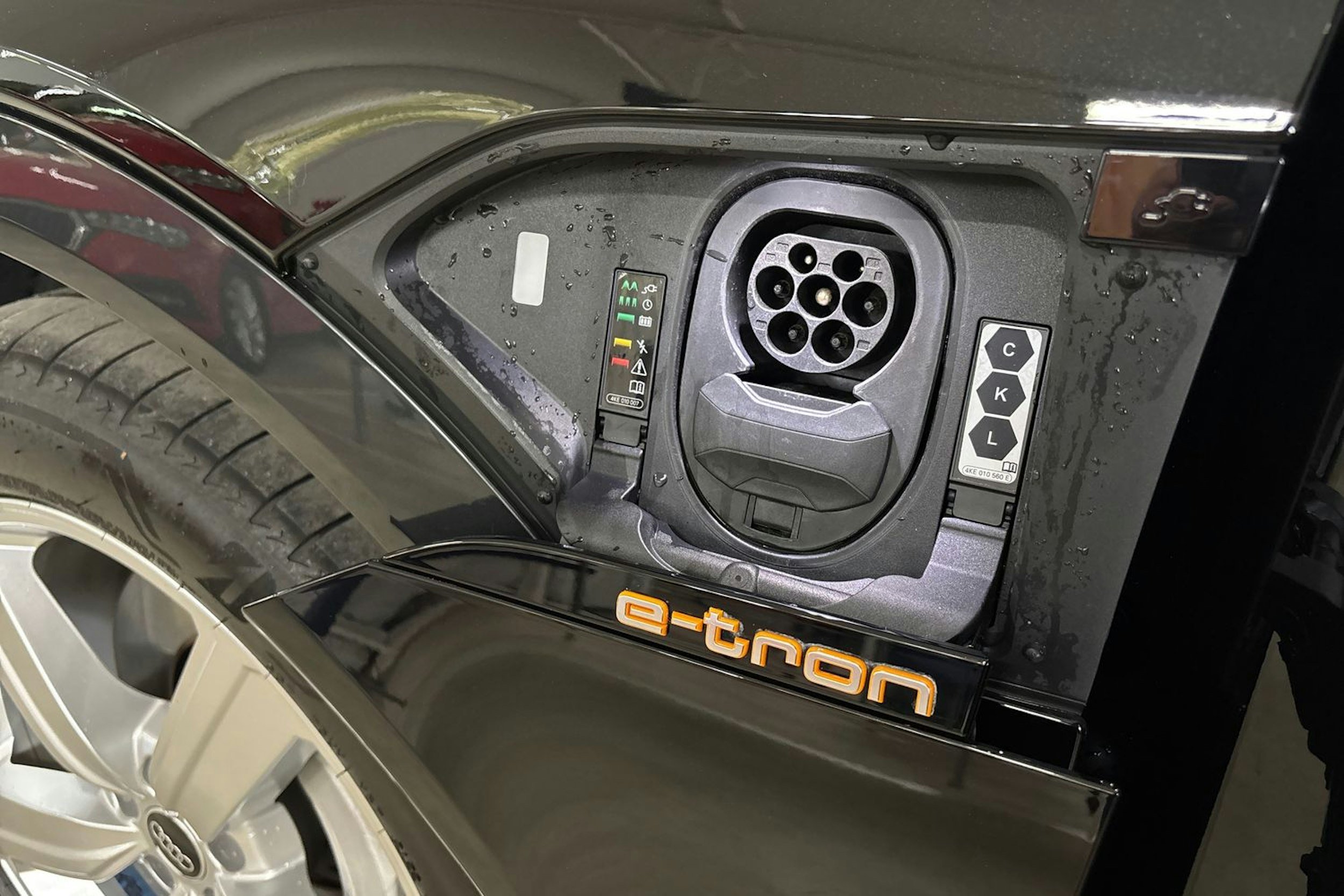 musta Audi e-tron 2023 kuva 36.