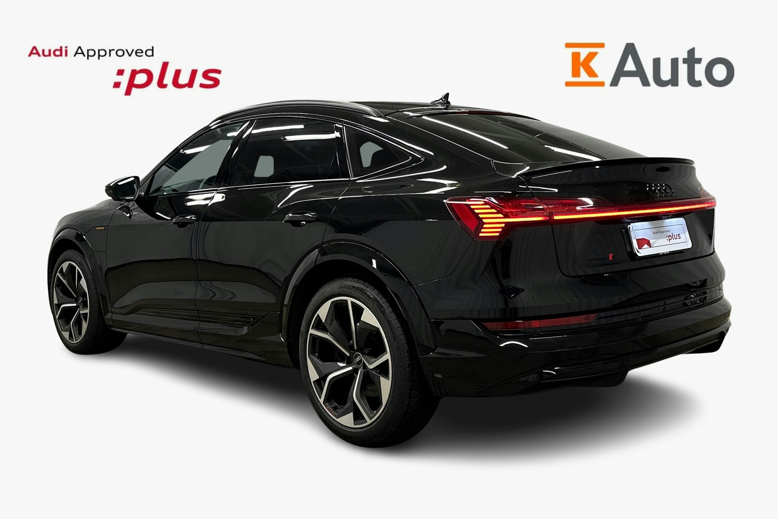 musta Audi e-tron 2023 kuva 3.