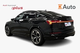 musta Audi e-tron 2023 kuva 3.