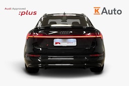 musta Audi e-tron 2023 kuva 4.