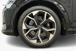 musta Audi e-tron 2023 kuva 12.
