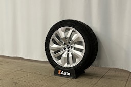 musta Audi e-tron 2023 kuva 13.