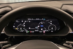 musta Audi e-tron 2023 kuva 16.