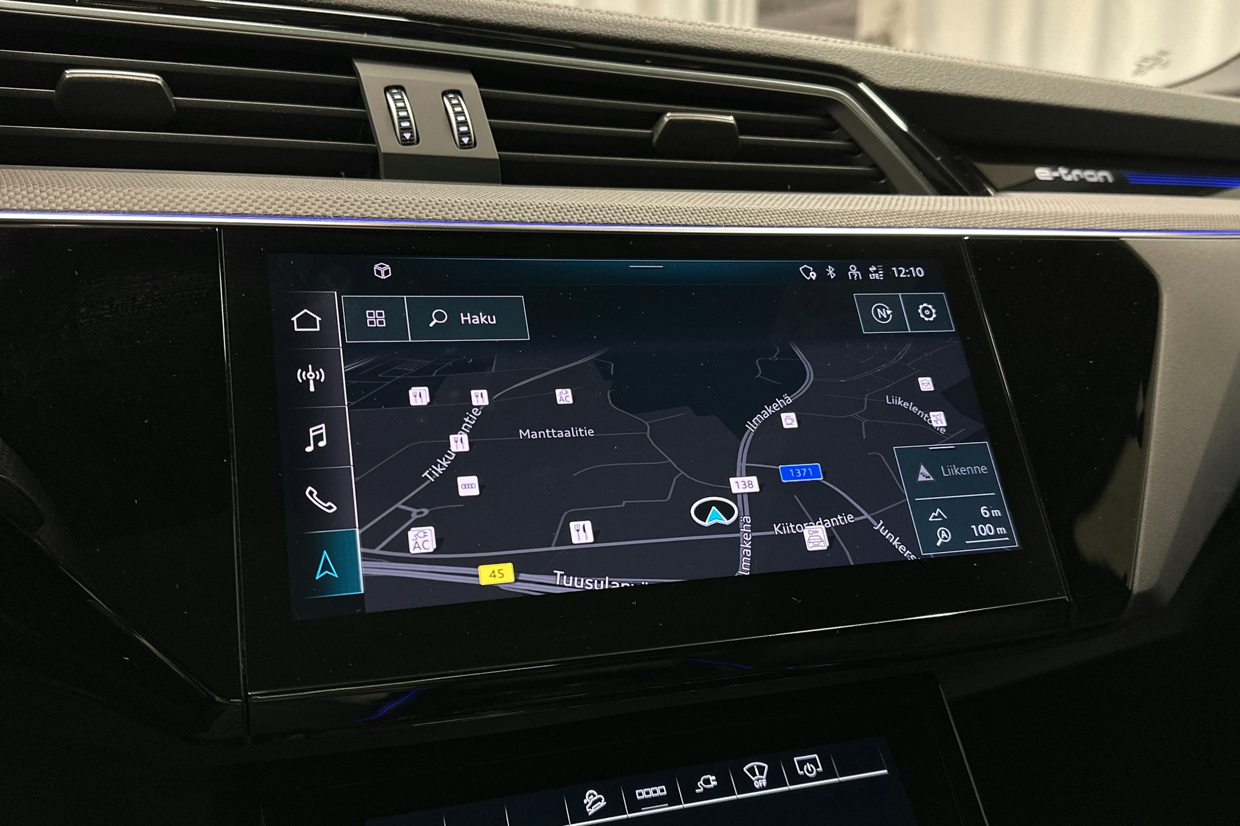 musta Audi e-tron 2023 kuva 18.