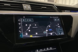 musta Audi e-tron 2023 kuva 18.