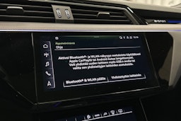 musta Audi e-tron 2023 kuva 19.