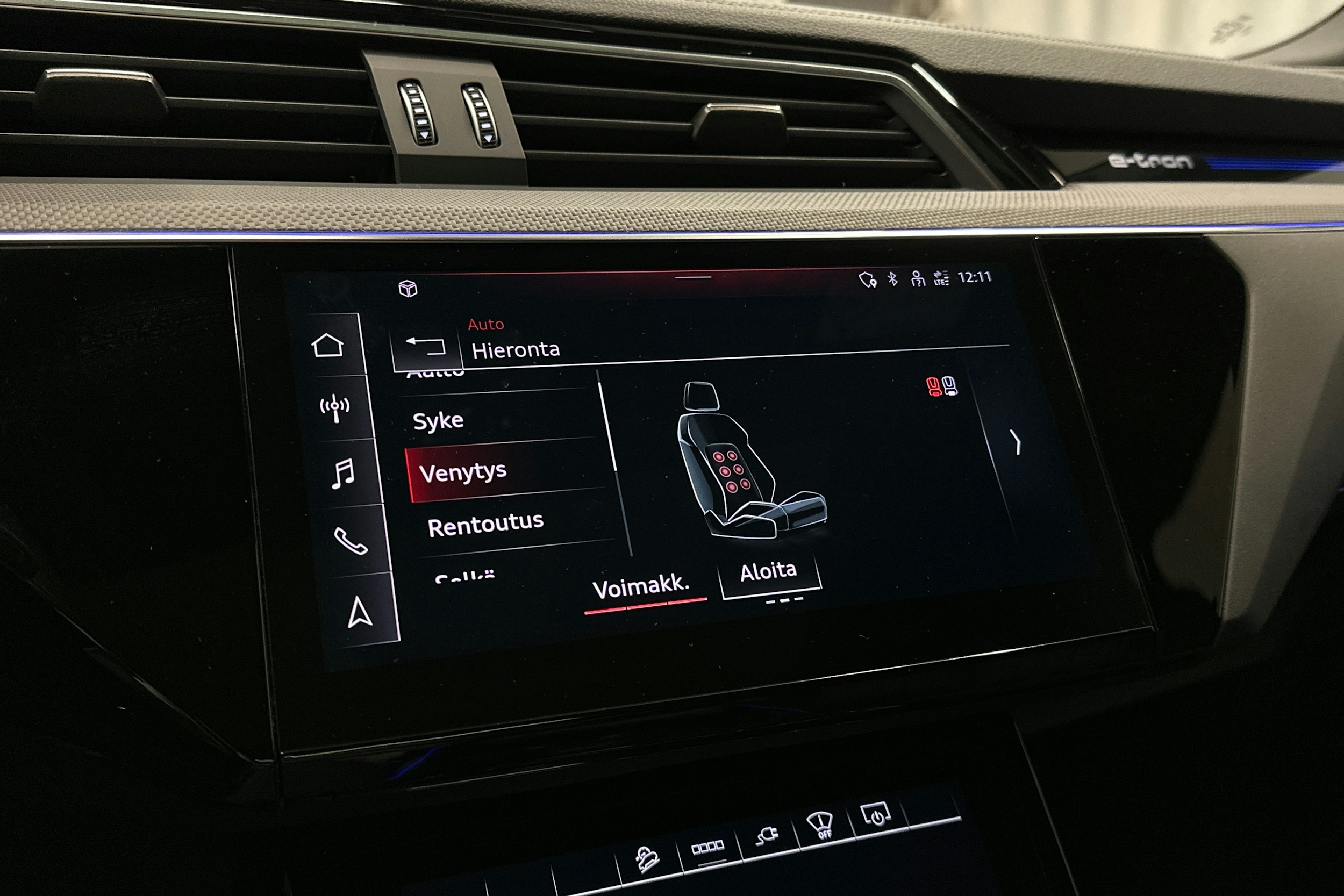 musta Audi e-tron 2023 kuva 21.