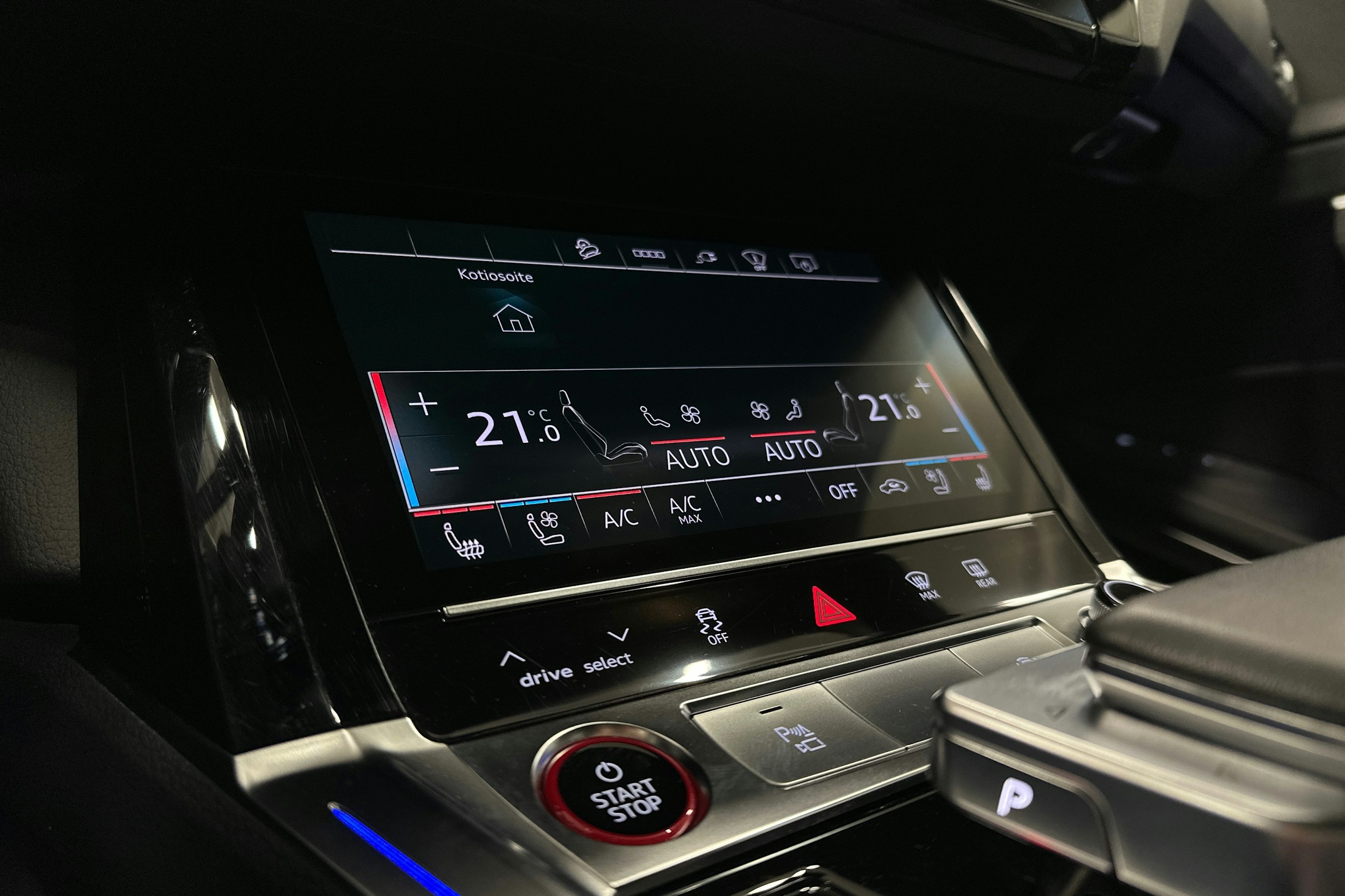 musta Audi e-tron 2023 kuva 28.