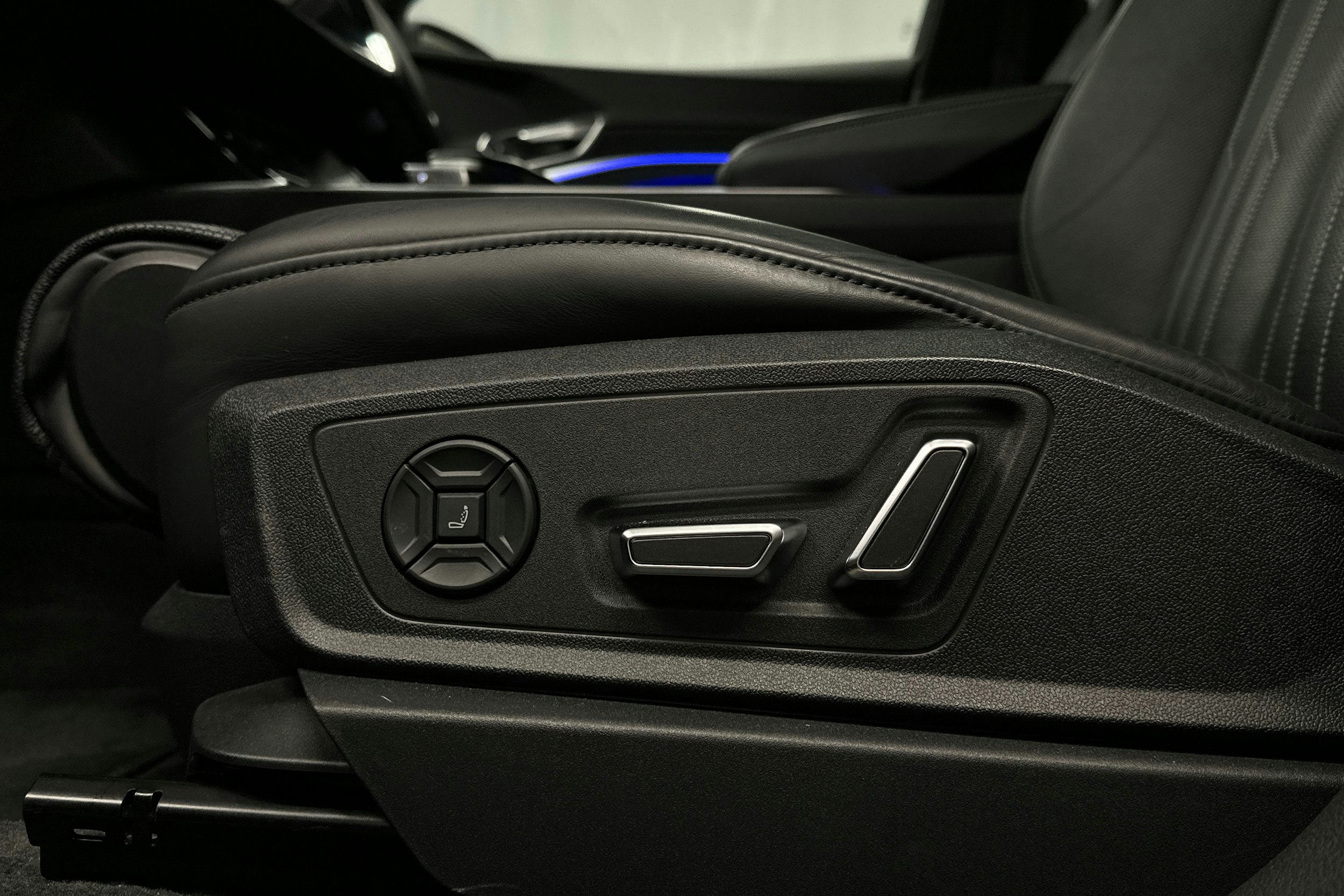 musta Audi e-tron 2023 kuva 30.