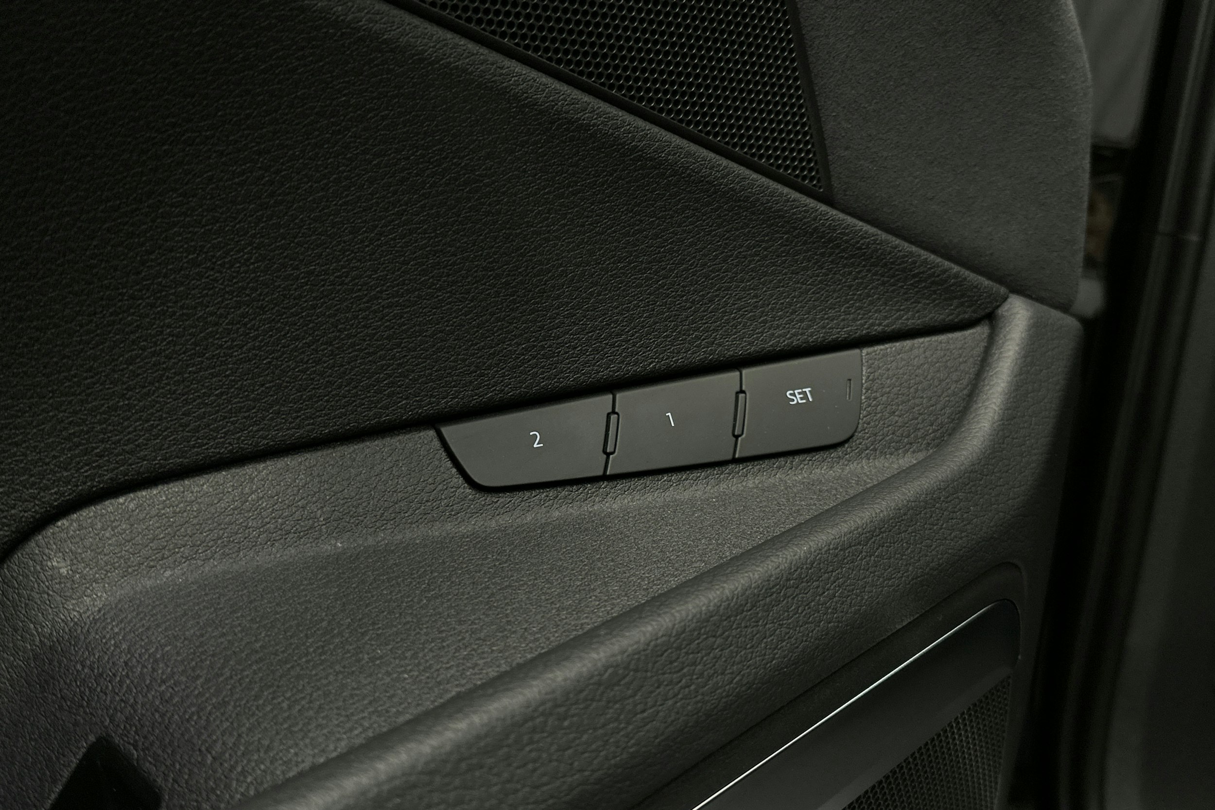 musta Audi e-tron 2023 kuva 31.