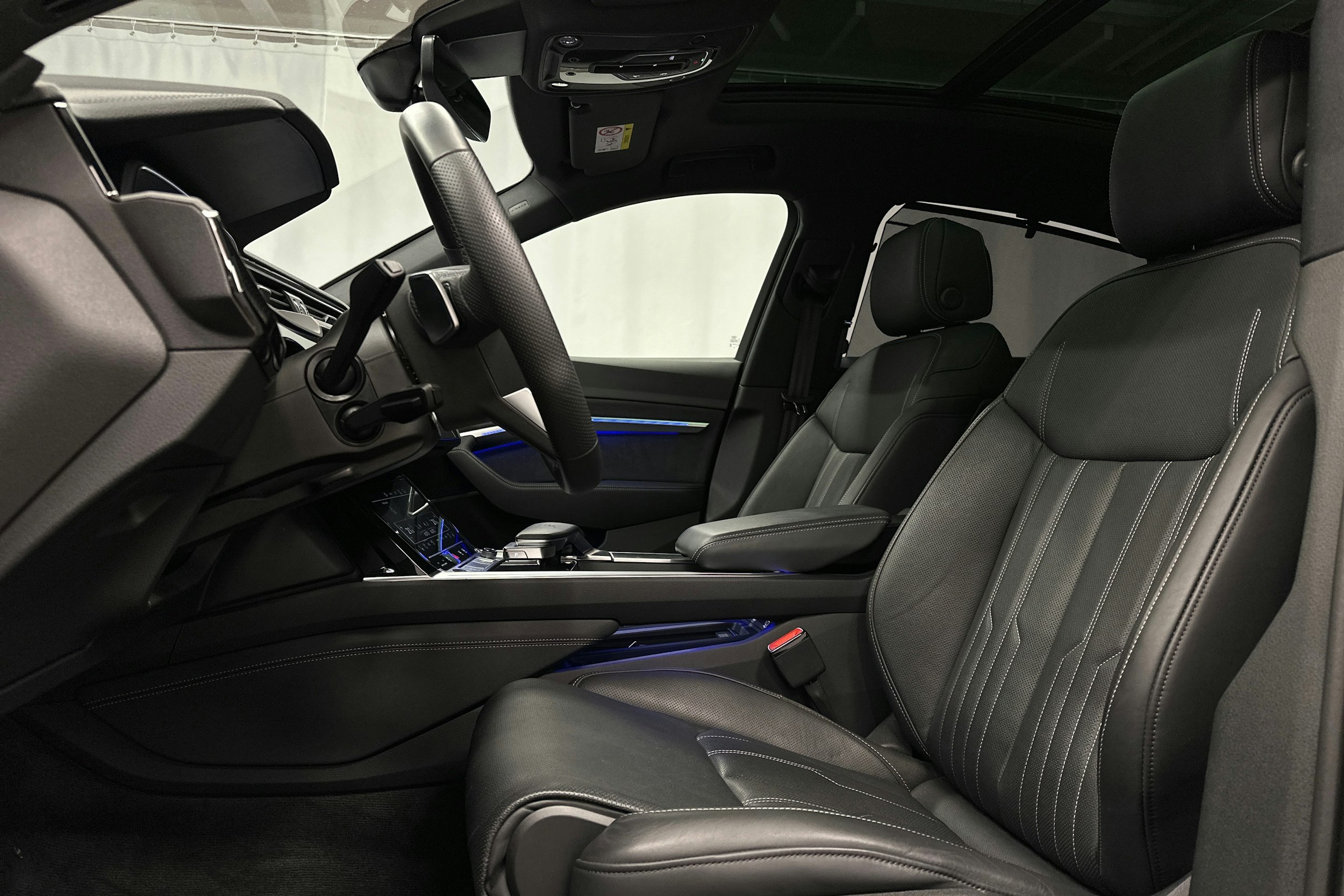 musta Audi e-tron 2023 kuva 33.