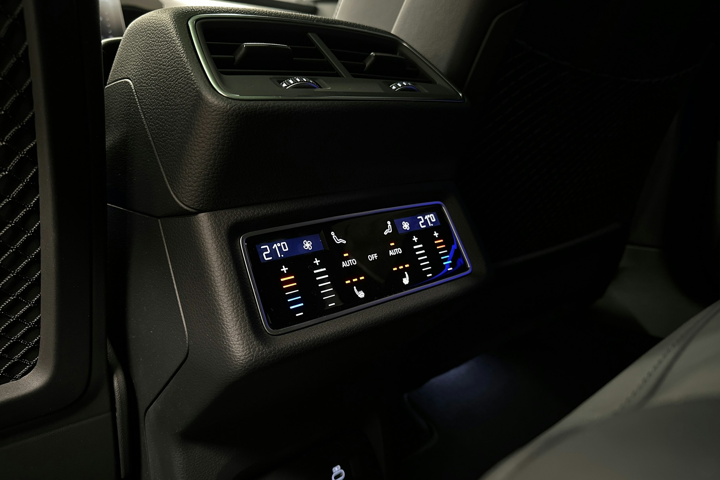 musta Audi e-tron 2023 kuva 34.