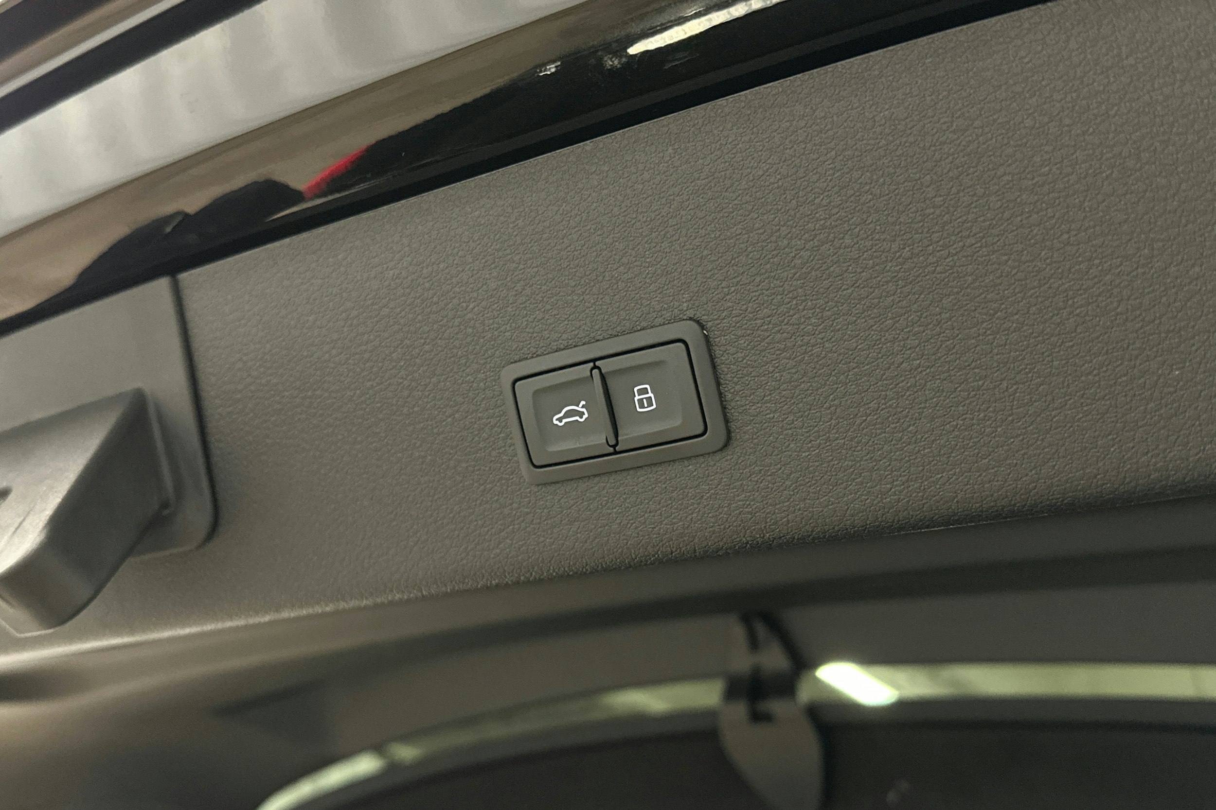 musta Audi e-tron 2023 kuva 36.