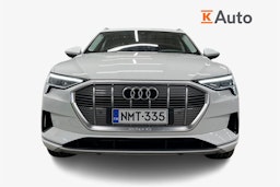 valkoinen Audi e-tron 2023 kuva 5.