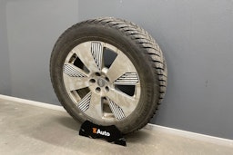 valkoinen Audi e-tron 2023 kuva 14.