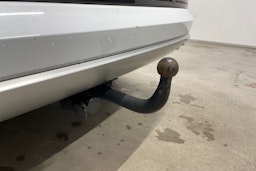 valkoinen Audi e-tron 2023 kuva 34.