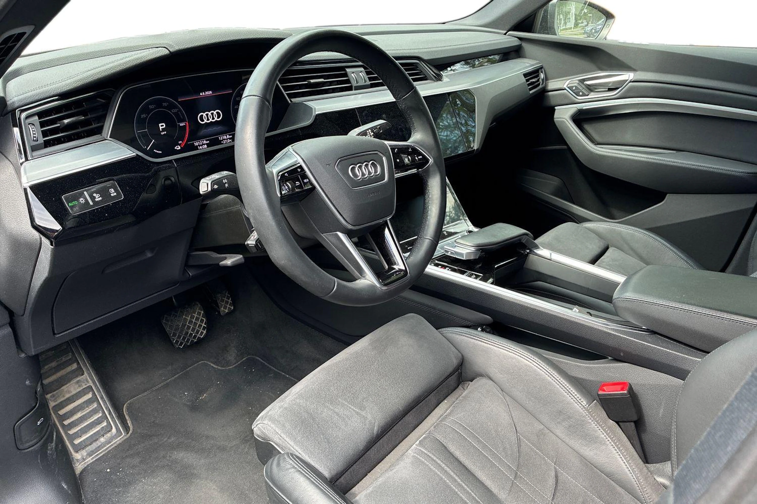 musta Audi e-tron 2023 kuva 3.