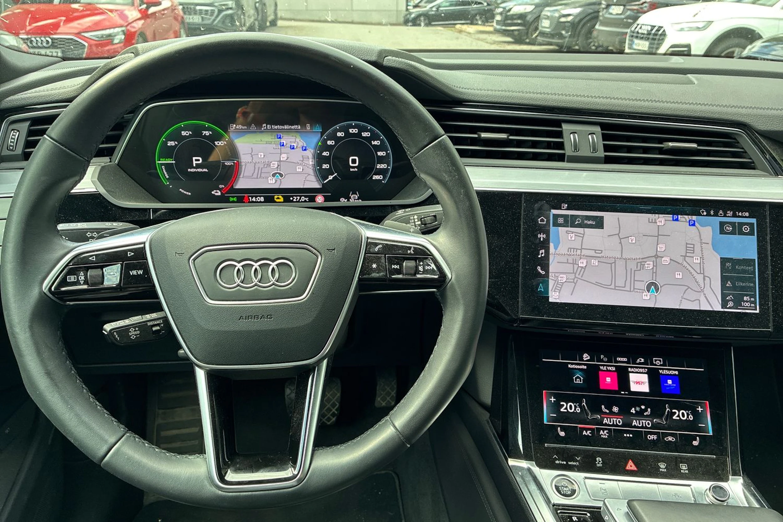 musta Audi e-tron 2023 kuva 4.