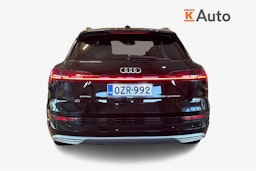 musta Audi e-tron 2023 kuva 3.