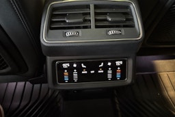 musta Audi e-tron 2023 kuva 14.