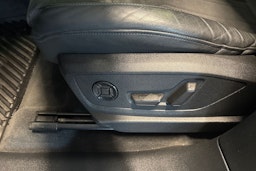 musta Audi e-tron 2023 kuva 16.