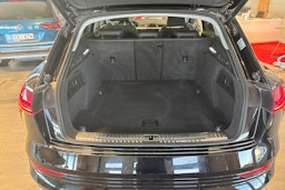 musta Audi e-tron 2023 kuva 19.