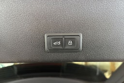 musta Audi e-tron 2023 kuva 20.