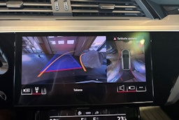 musta Audi e-tron 2023 kuva 22.