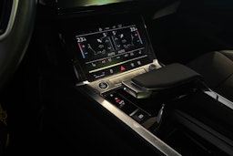 musta Audi e-tron 2023 kuva 27.
