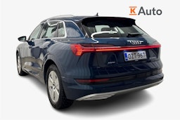 sininen Audi e-tron 2023 kuva 2.