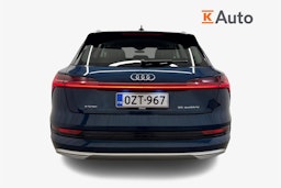 sininen Audi e-tron 2023 kuva 3.