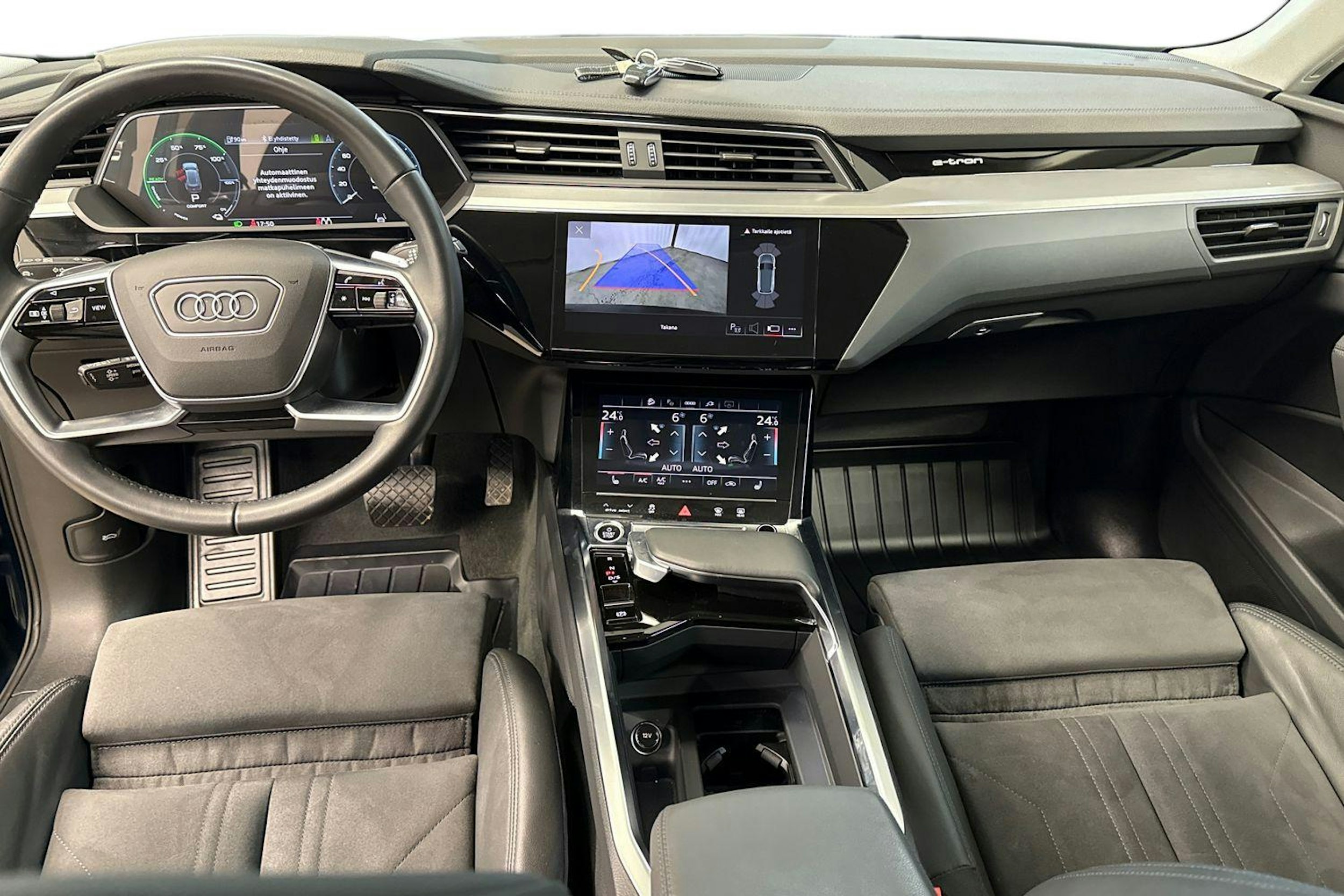 sininen Audi e-tron 2023 kuva 7.