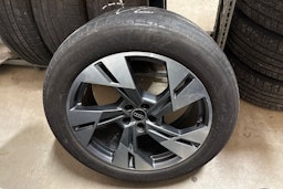 sininen Audi e-tron 2023 kuva 10.