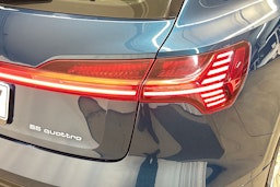 sininen Audi e-tron 2023 kuva 17.