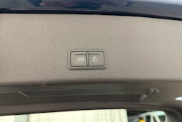 sininen Audi e-tron 2023 kuva 20.