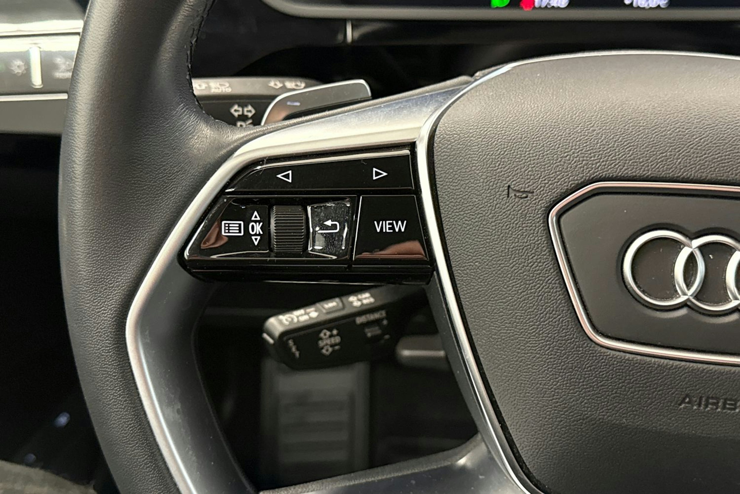 sininen Audi e-tron 2023 kuva 21.