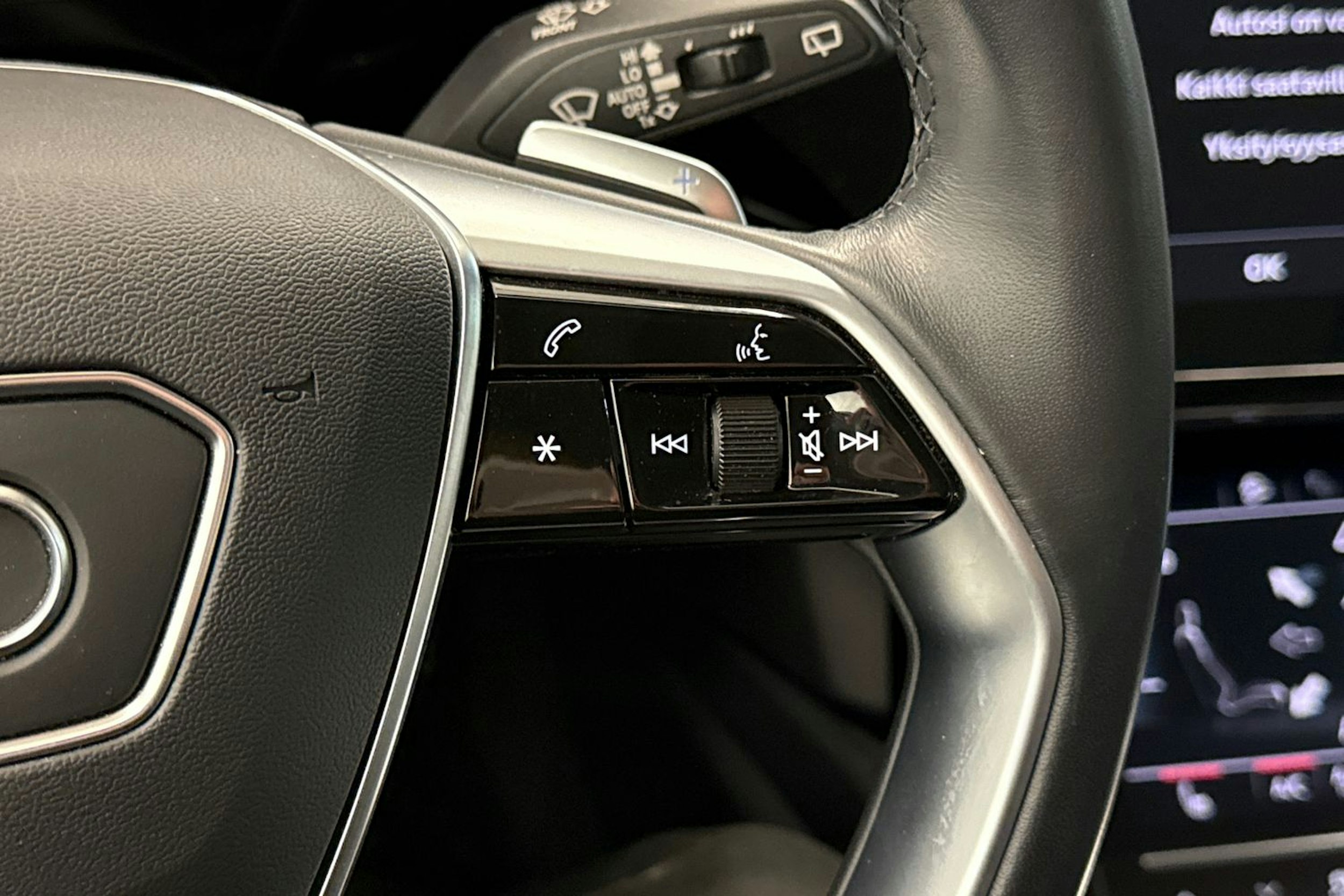 sininen Audi e-tron 2023 kuva 22.