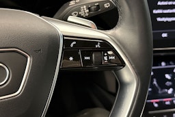 sininen Audi e-tron 2023 kuva 22.