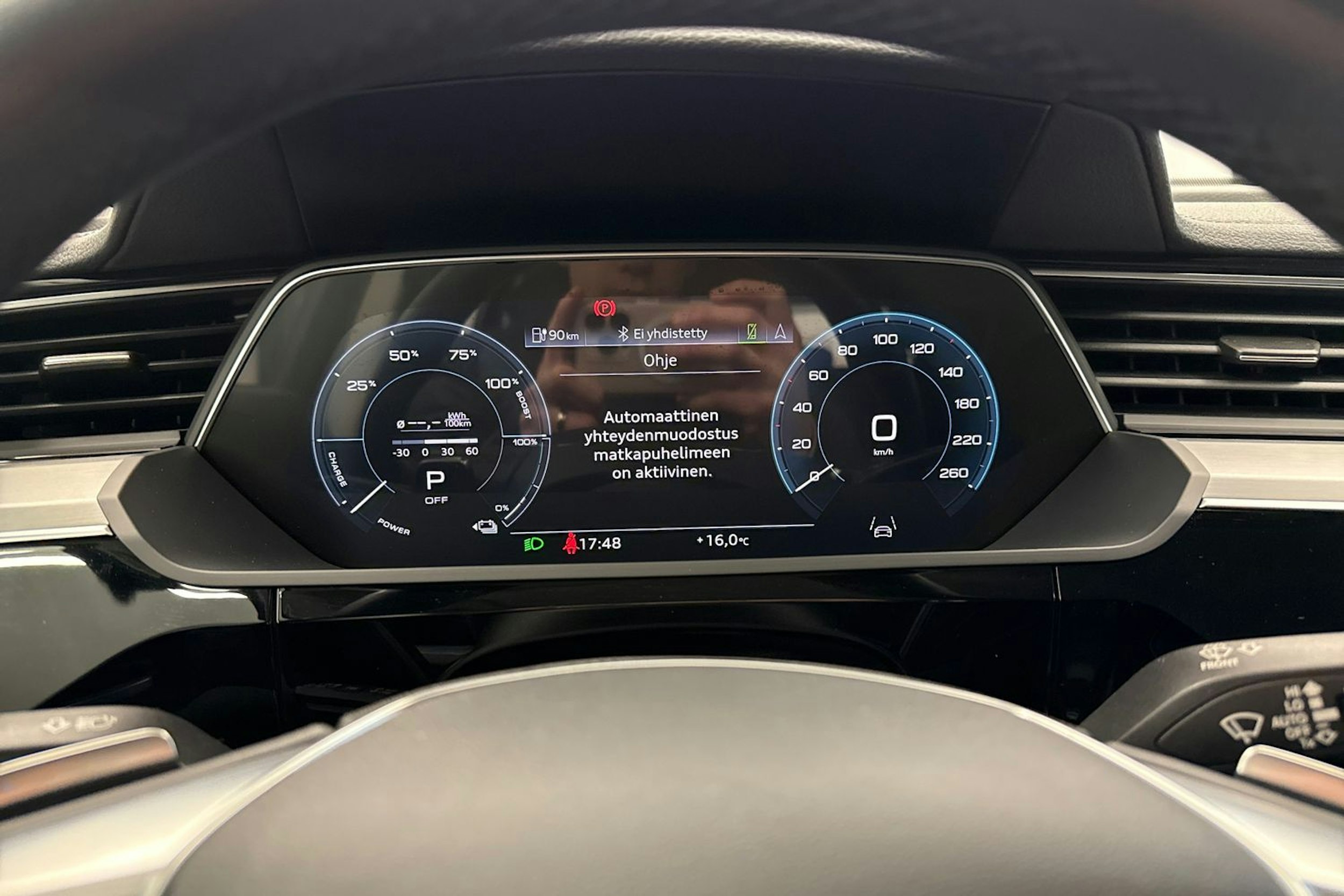 sininen Audi e-tron 2023 kuva 23.