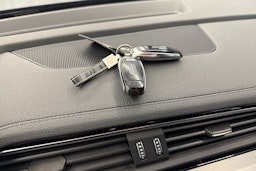 sininen Audi e-tron 2023 kuva 24.