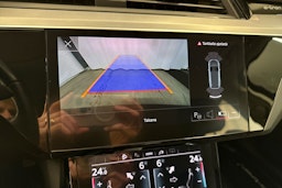 sininen Audi e-tron 2023 kuva 30.