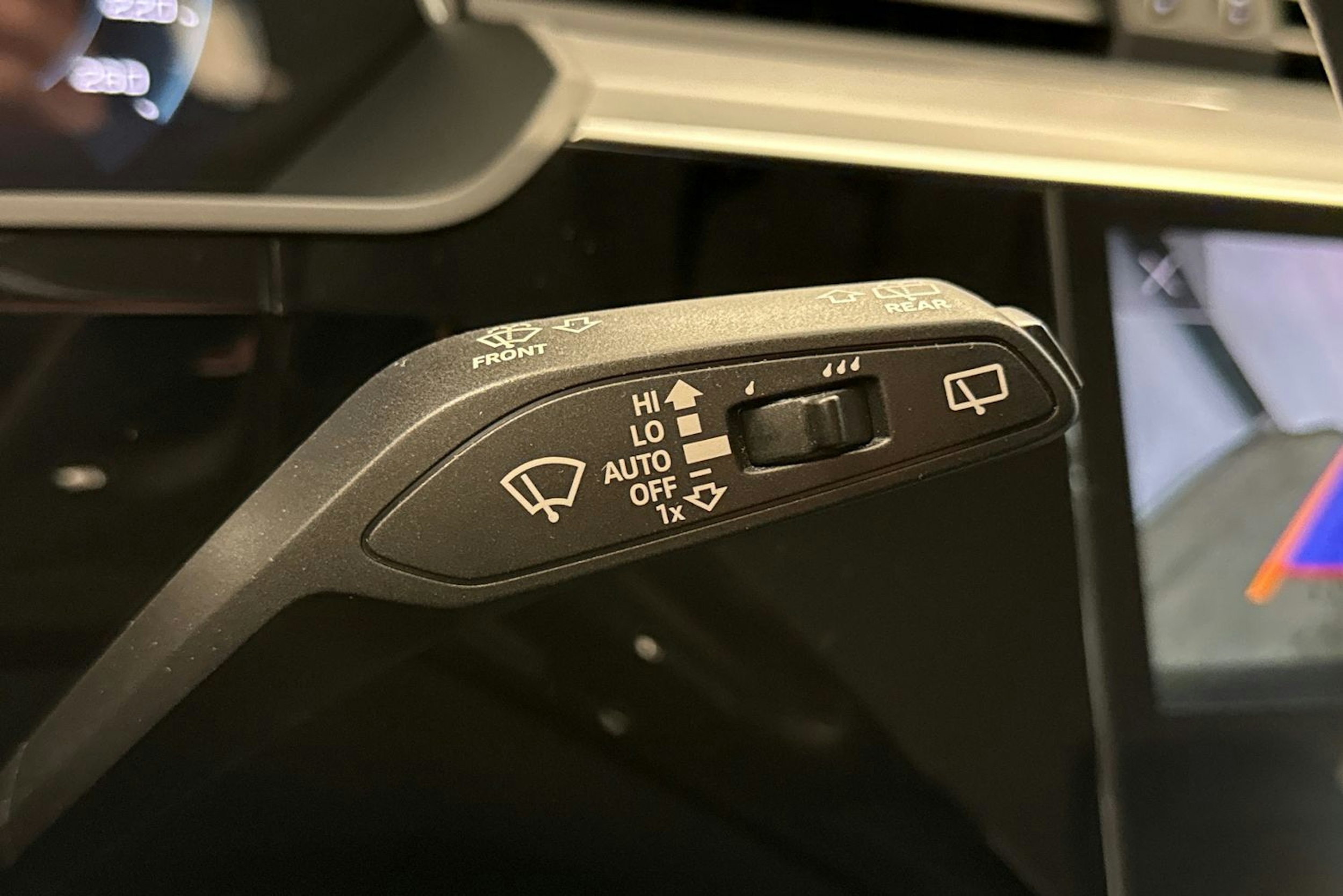 sininen Audi e-tron 2023 kuva 32.