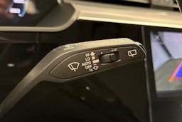 sininen Audi e-tron 2023 kuva 32.