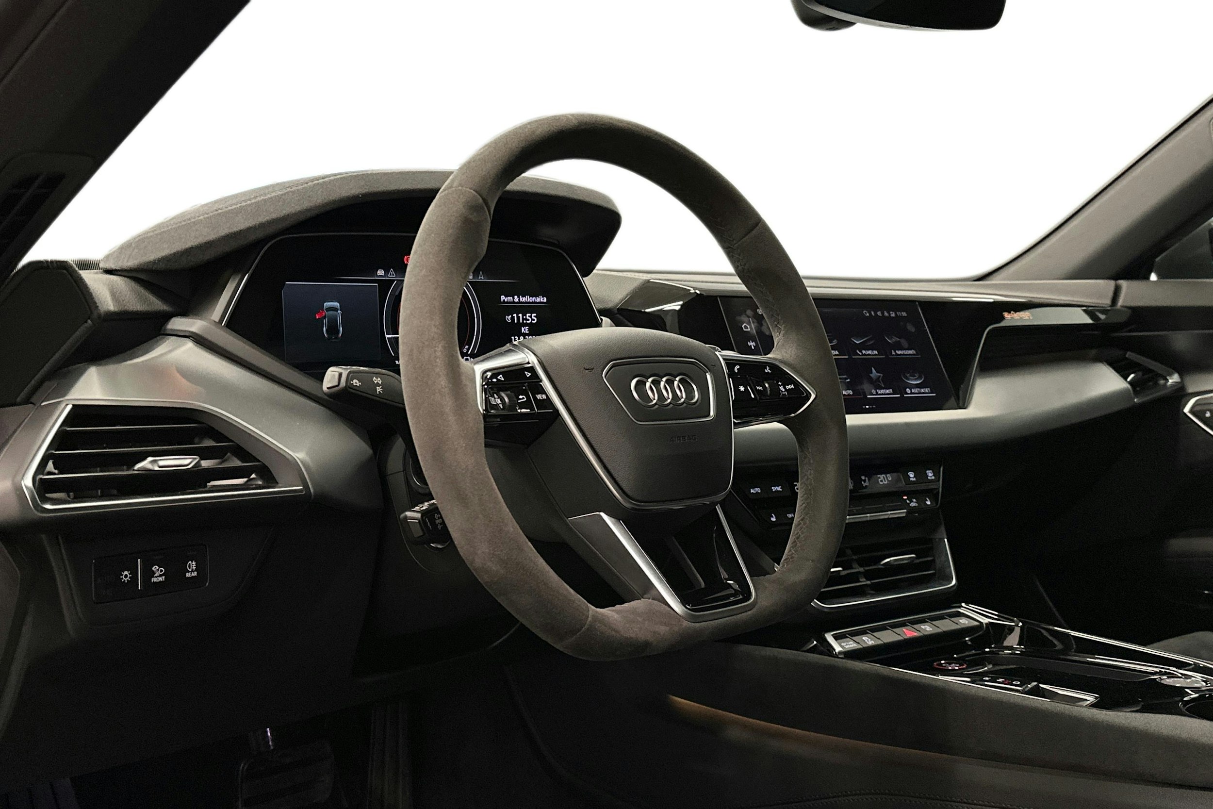 harmaa Audi e-tron 2023 kuva 7.