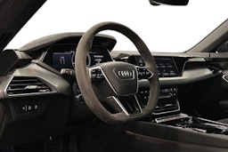 harmaa Audi e-tron 2023 kuva 7.