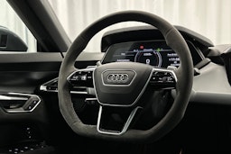harmaa Audi e-tron 2023 kuva 13.