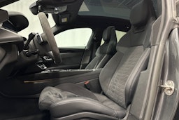 harmaa Audi e-tron 2023 kuva 15.