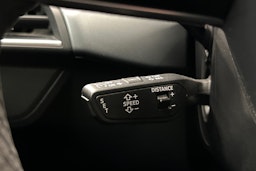 harmaa Audi e-tron 2023 kuva 21.